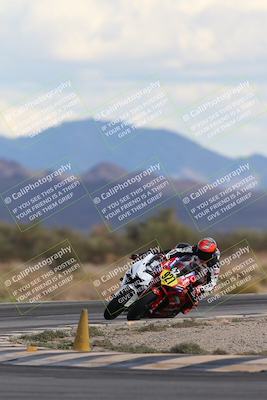 media/Nov-16-2025-Race Pace (Sun) [[8c5fa54630]]/Non Verified Riders (1st 20 Minutes)/5-Turn 15 (110pm)/